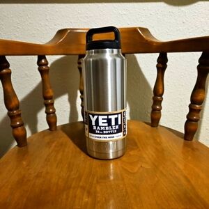 Yeti Rambler 36oz water bottle